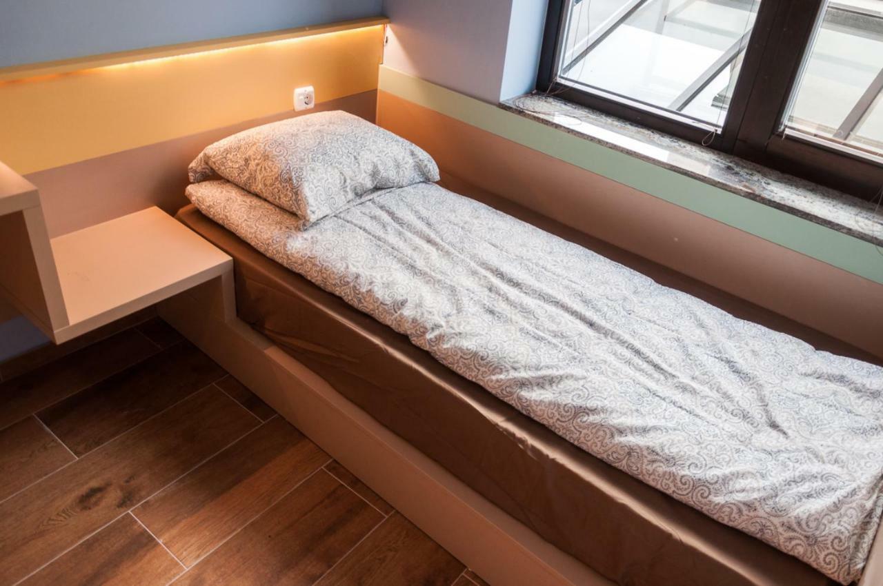 Ura Hostel Призрен Экстерьер фото