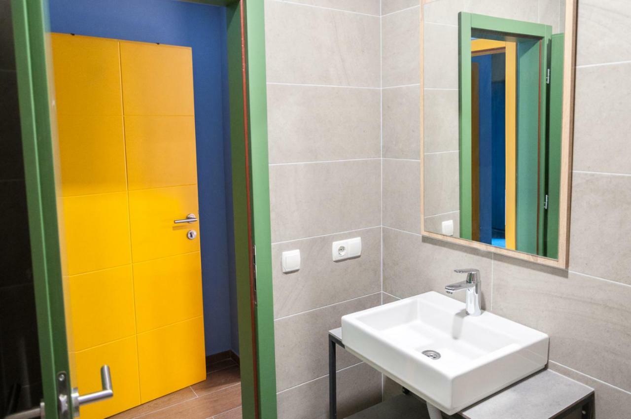 Ura Hostel Призрен Экстерьер фото